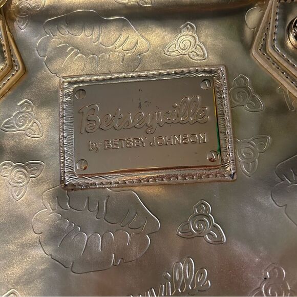 Y2K Betsey Johnson Gold Weekender Duffle Clutch GUC - Picture 7 of 7